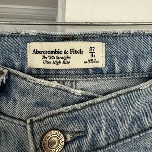 Abercrombie & Fitch - The 90s Straight Ultra High Rise